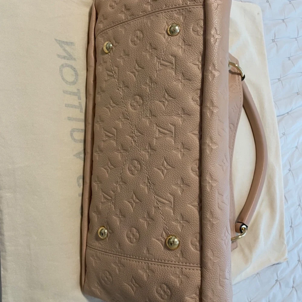 Louis Vuitton Artsy Excellent Condition - Picture 2 of 16
